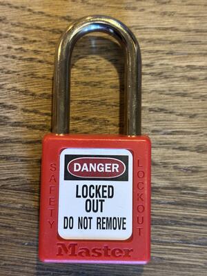 Master Lock 410 (Red)